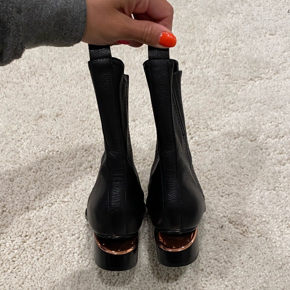 COPY - Alexander Wang Anouck Chelsea Boots - Picture 2 of 4